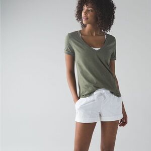 Lululemon Athletica Love Tee III Heathered Fatigue Green V Neck Size 6/Small